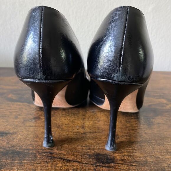 Jimmy Choo Black Leather
Cut-Out Pointed Toe Pumps Size 38 - Picture 5 of 13